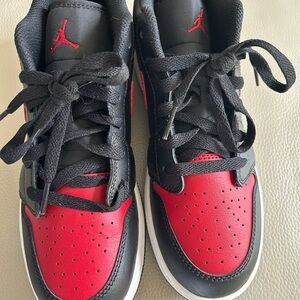 Kids Nike Jordan’s size 6